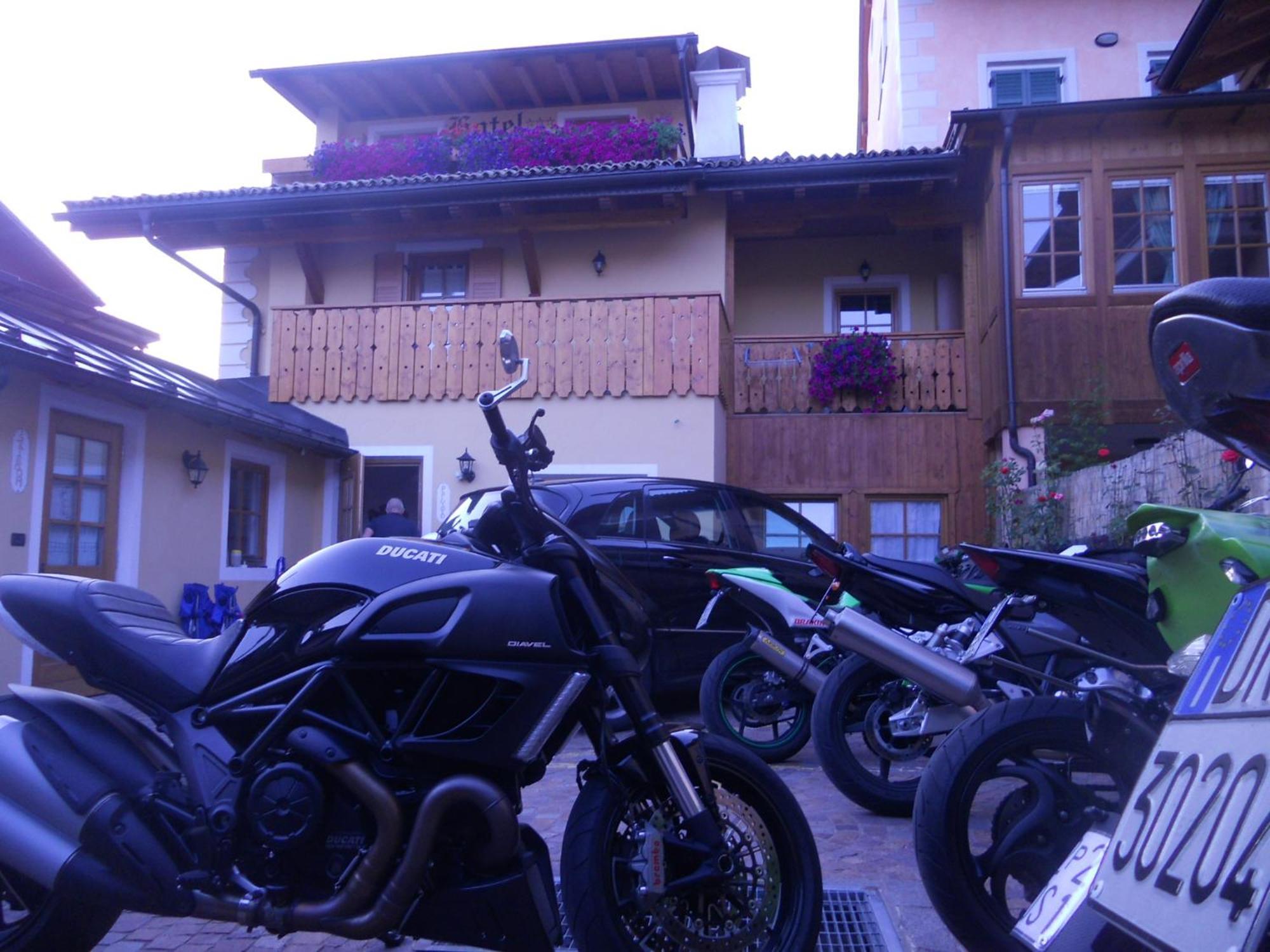 Hotel Salvanel Cavalese Buitenkant foto